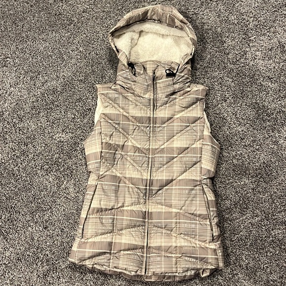 Patagonia Jackets & Blazers - NWT Patagonia down puffer vest women’s XS plaid fall nutural hood
